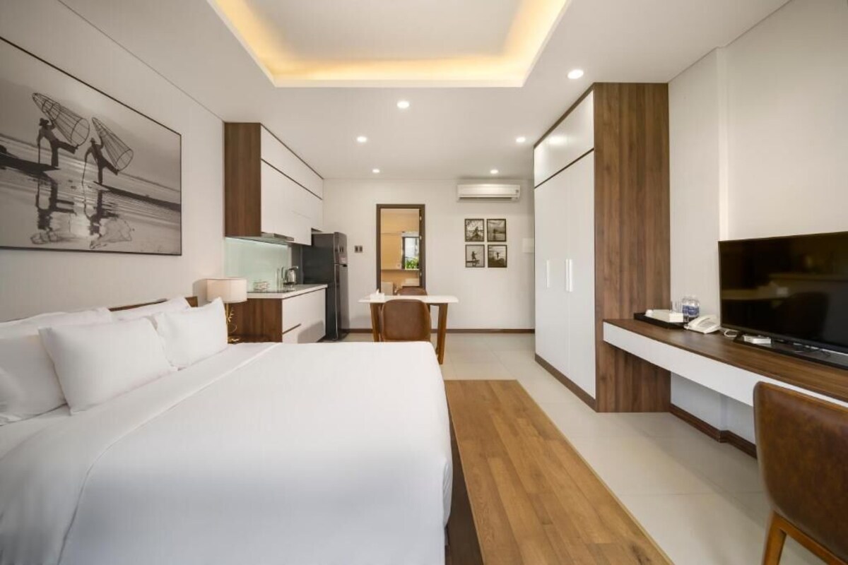 Doppia Classic, balcone, vista città | Minibar, tende oscuranti, insonorizzazione, ferro/asse da stiro