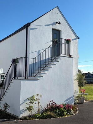 Exterior - Stunning coastal 1-bedroom studio in Curracloe, Co. Wexford ideal location (Curracloe)