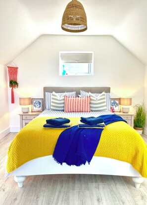 Iron/ironing board, WiFi, bed sheets - Stunning coastal 1-bedroom studio in Curracloe, Co. Wexford ideal location (Curracloe)