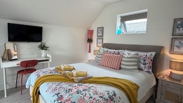 Iron/ironing board, WiFi, bed sheets