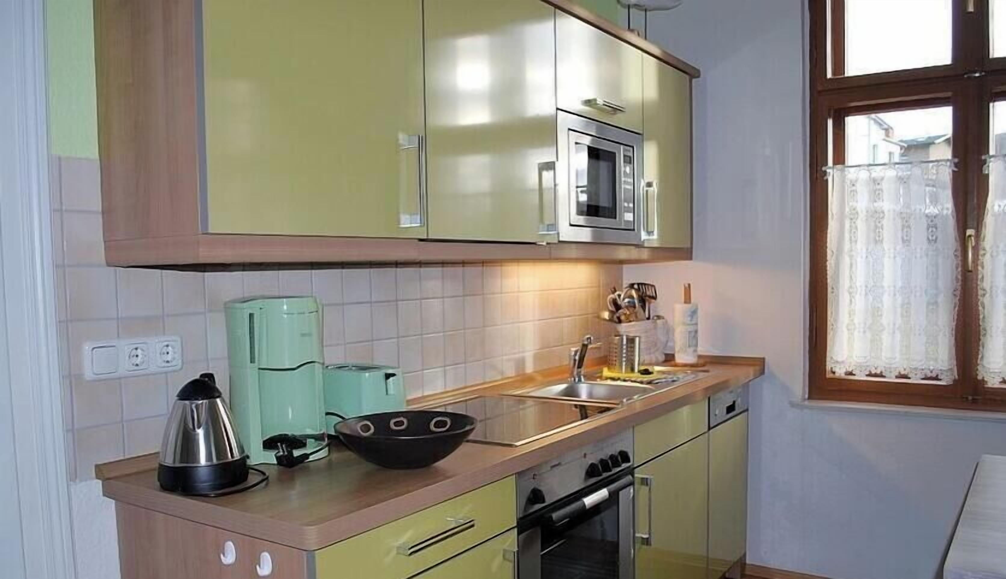 Coffee/tea maker, microwave, oven, stovetop
