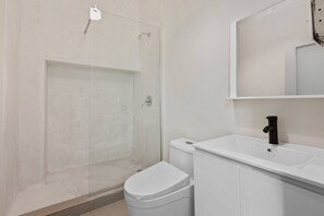 Apartamento, 1 quarto | Banheiro