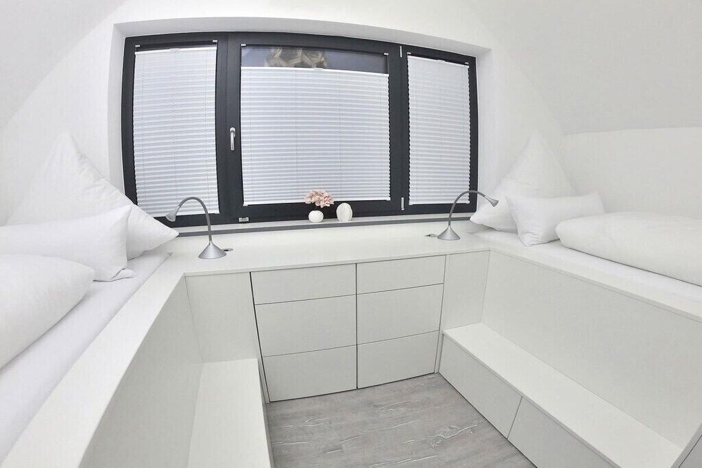 2 bedrooms, iron/ironing board, WiFi (free)