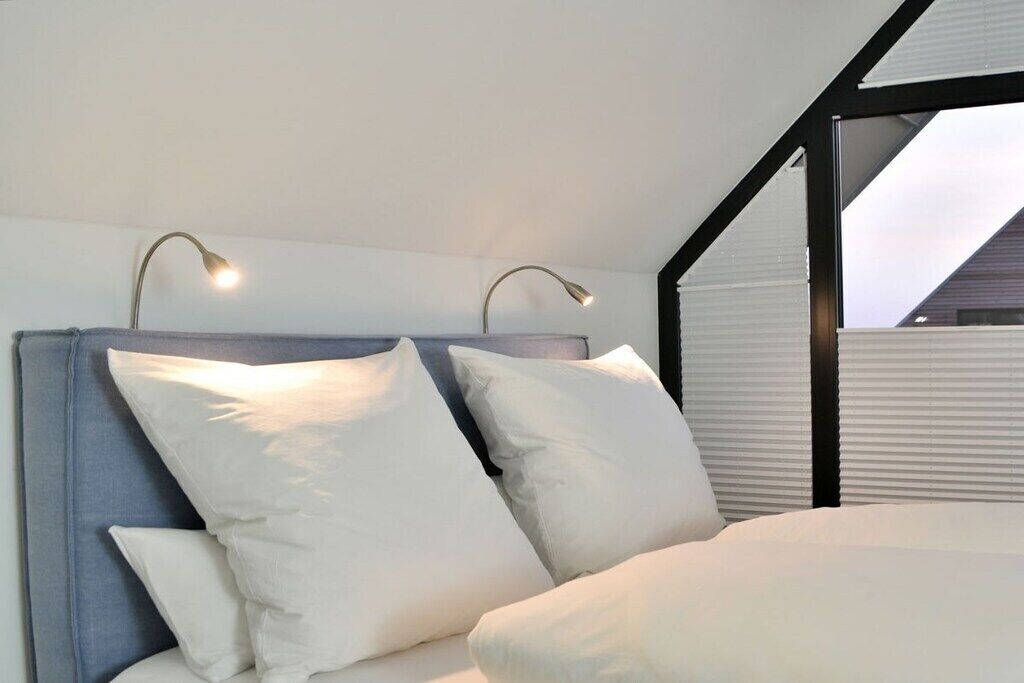 2 bedrooms, iron/ironing board, WiFi (free)