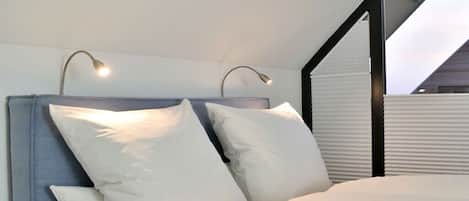 2 bedrooms, iron/ironing board, WiFi (free)
