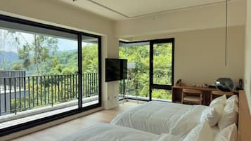 Luxury House, Lake View | Desk, laptop workspace, WiFi (free)