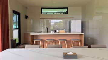 Maison Deluxe, vue lac | Cuisine privée | Lave-vaisselle