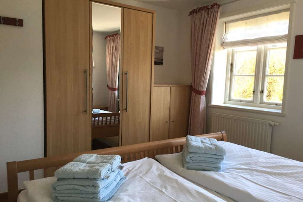 2 chambres, fer et planche à repasser, Wi-Fi gratuit, draps fournis