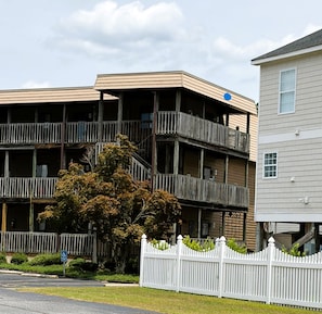 Exterior - Serene 1-bedroom condo with lake access in White Lake (Elizabethtown)