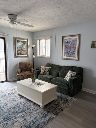 Serene 1-bedroom condo with lake access in White Lake