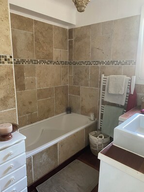 Bathroom - Vrbo Property (Saint-Cyr-sur-Mer)