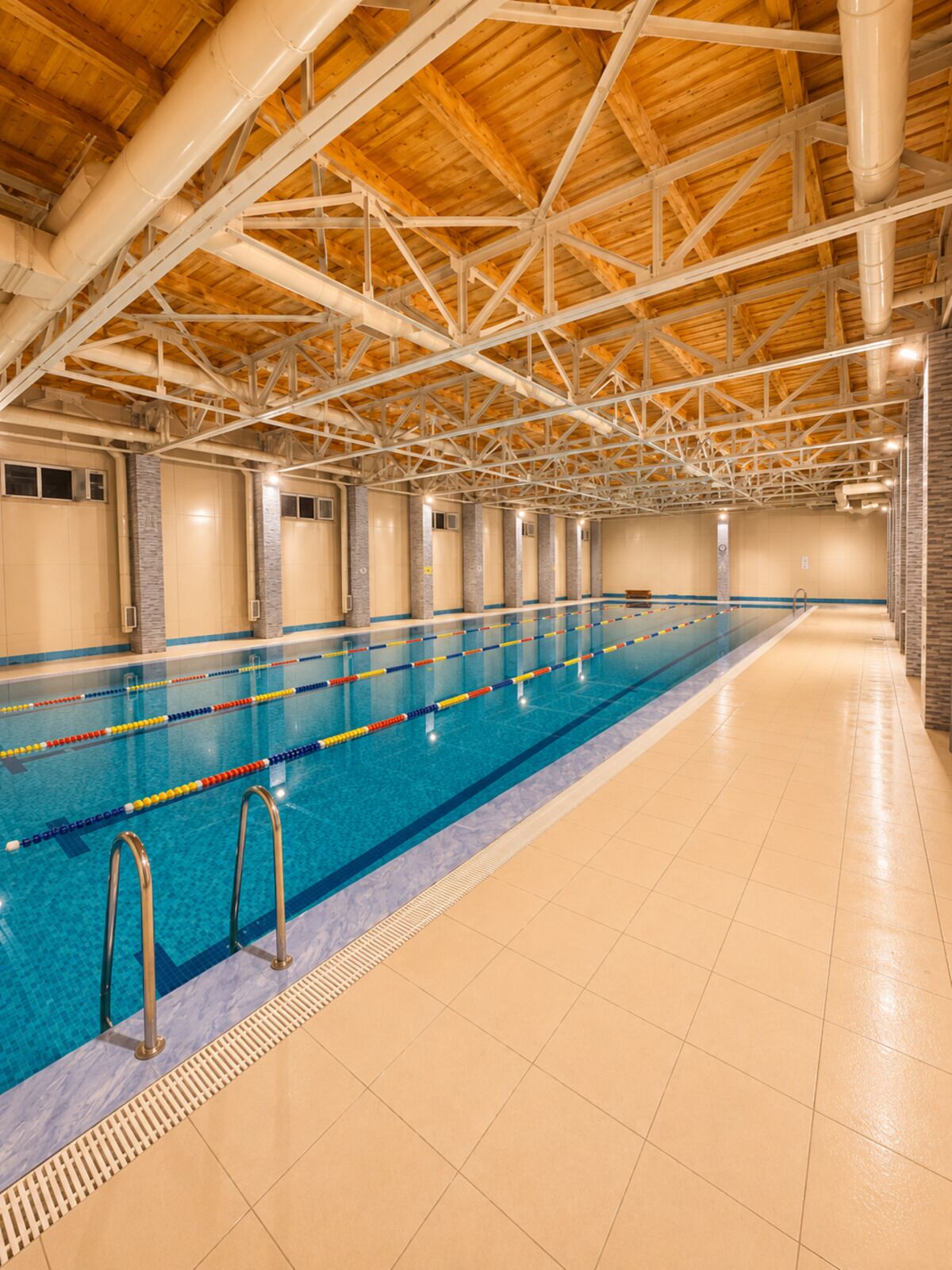 Innenpool, Außenpool (je nach Saison geöffnet)