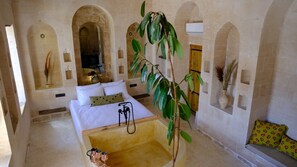 Romantic Suite with Mesopotamian View | Roupas de cama de algodão egípcio, roupas de cama premium