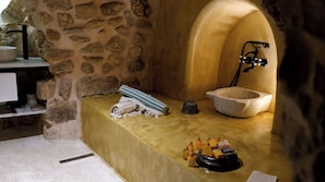 Junior Suite with Fireplace and Private Turkish Bath | Bathroom | Separate tub and shower, jetted tub, rainfall showerhead - Rec326 Tarihi Konak (Mardin)