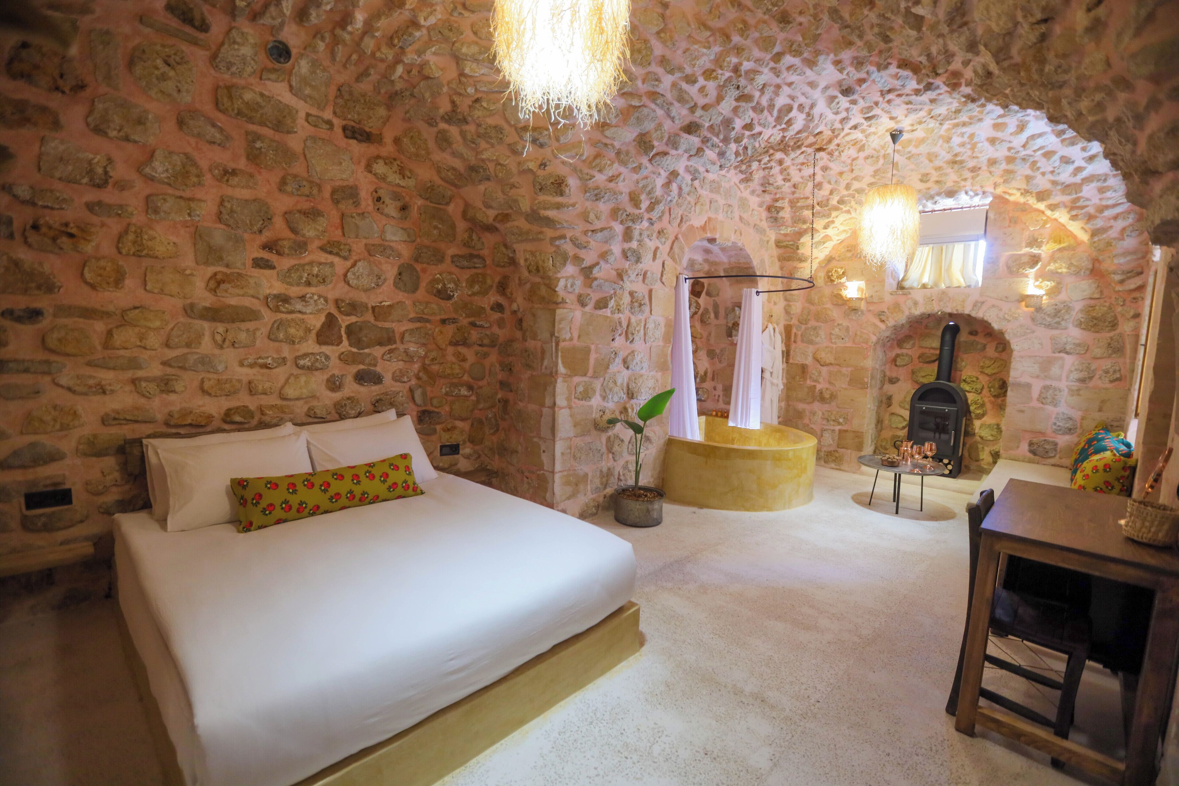 Junior Suite with Jacuzzi and Fireplace | Roupas de cama de algodão egípcio, roupas de cama premium
