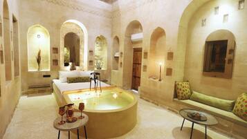 Romantic Suite with Mesopotamian View | Roupas de cama de algodão egípcio, roupas de cama premium