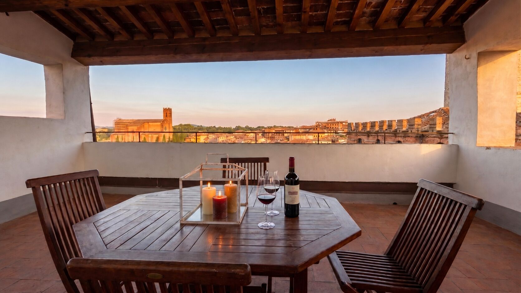 Ático superior, vistas a la ciudad | Restaurante al aire libre