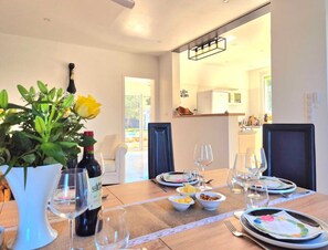 Dining - Le Repos House—Sleeps 6—Pool—Pétanque (Alleins)