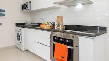 Apartment, Balcony, City View | Private kitchen