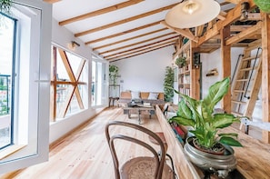 Apartamento, 2 quartos, sacada, vista para o jardim | Parte interna