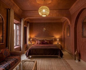 Deluxe tweepersoonskamer, balkon, uitzicht op binnenplaats | Een kluis op de kamer, gratis wifi