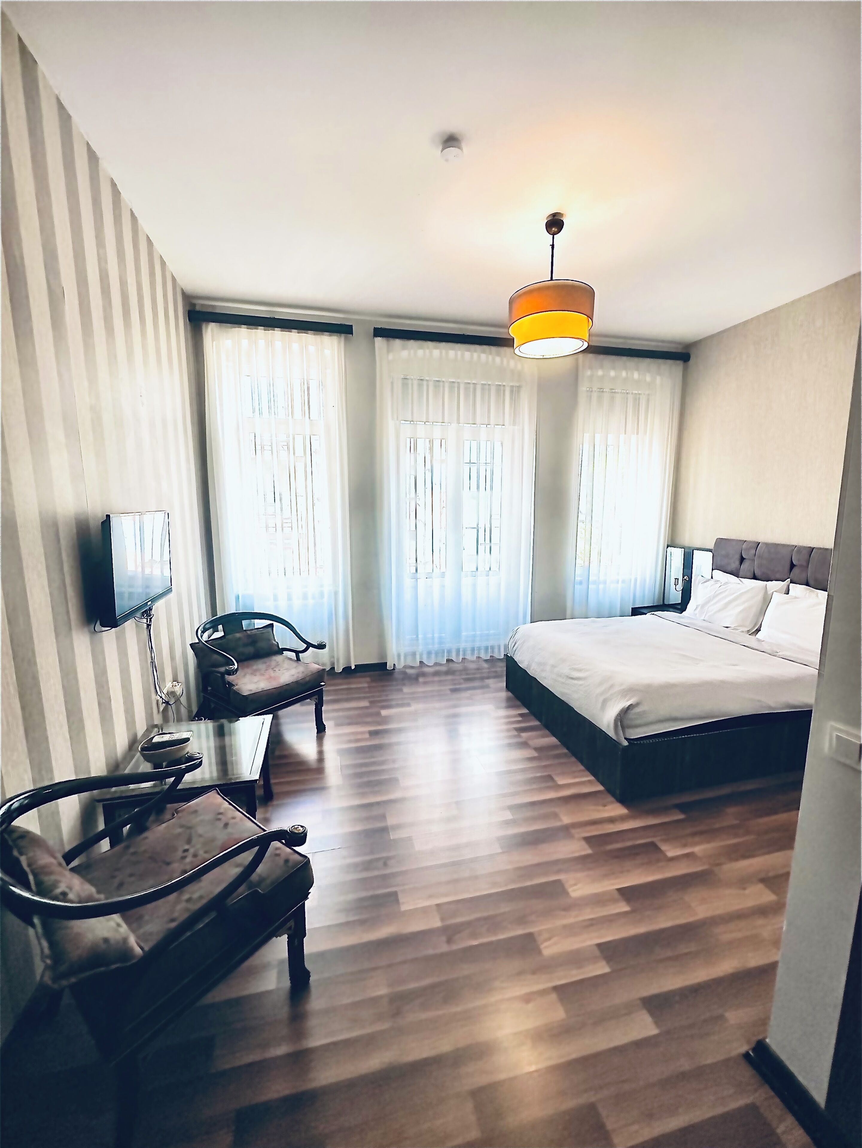 Laptop workspace, blackout drapes, iron/ironing board, free WiFi