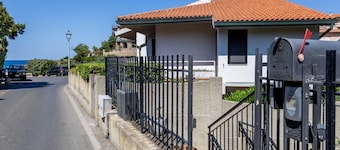 ‘Cala Di Forno a Talamone’ Apartment with Private Terrace, Garden & Wi-Fi