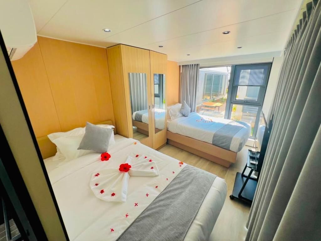 Quarto duplo standard | Roupas de cama premium, cofres nos quartos, quartos à prova de som