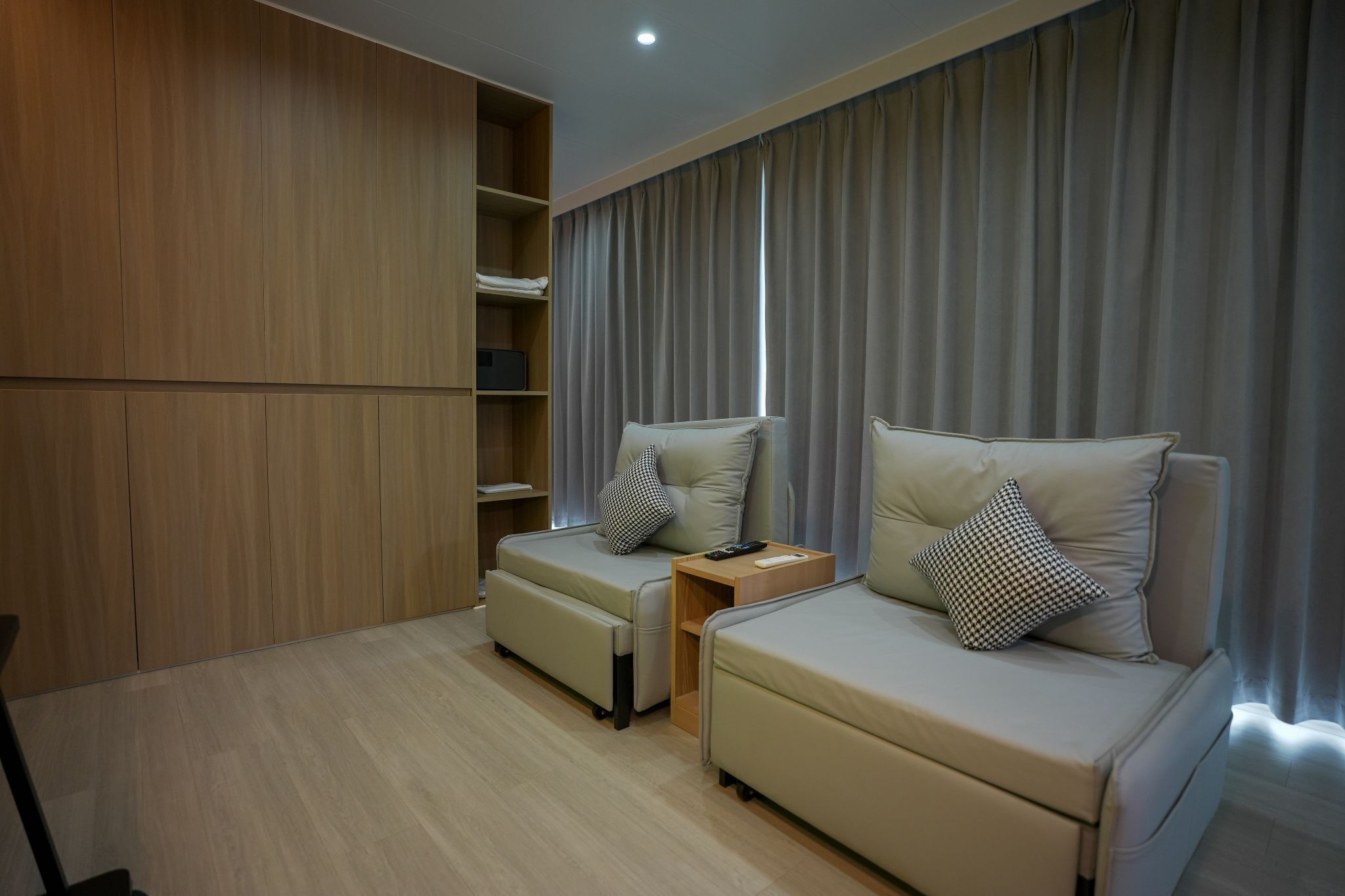 Suite junior, vistas a la playa | Zona de estar