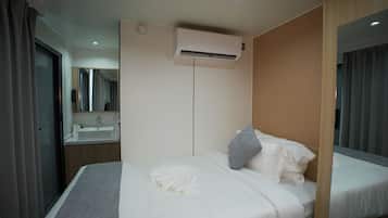 Quarto duplo standard | Roupas de cama premium, cofres nos quartos, quartos à prova de som