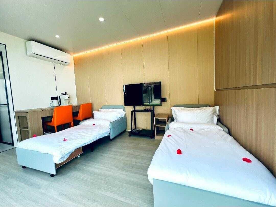 Deluxe kamer, 1 twee- of 2 eenpersoonsbedden, uitzicht op tuin | Een bureau, een laptopwerkplek, gratis wifi