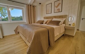 3 bedrooms, iron/ironing board, WiFi, bed sheets - New Luxury Villa in Istria with Pool, Jacuzzi & Complete Privacy (Pucići)