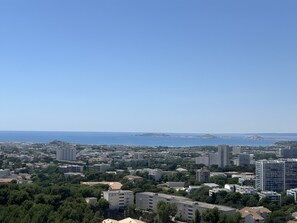 A coastal cityscape with dense urban development, including high-rise buildings and a mix of residential and commercial structures. - Apartment 'Beau T5 Avec Terrasse Et Vue Mer' with Balcony (Marseille)