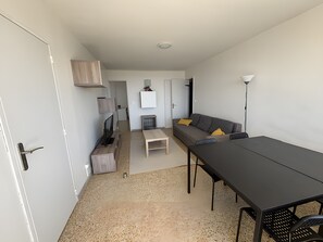 TV - Apartment 'Beau T5 Avec Terrasse Et Vue Mer' with Balcony (Marseille)