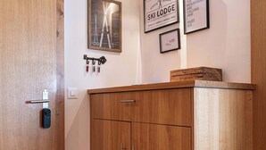 A wooden door with a key lock and a key holder with keys. - Central Verbier | Sleeps 6 | Near Ski Lifts (Val de Bagnes)