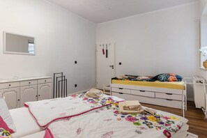1 bedroom, WiFi, bed sheets