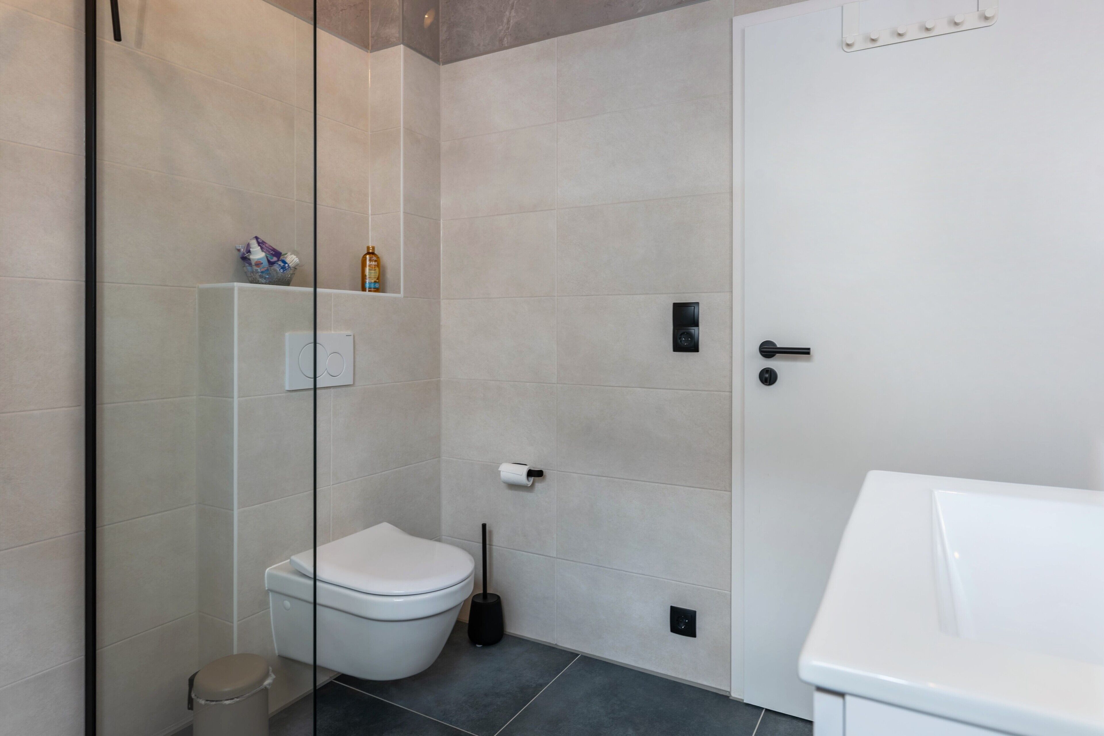 Shower, towels
