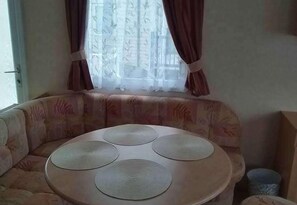 Dining - Caravan - Sleeps 4 - Parking (Eyemouth)