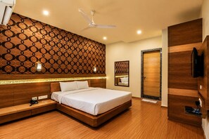 Suite | Desk, laptop workspace, free WiFi - Saubhagya Inn International (Pen)