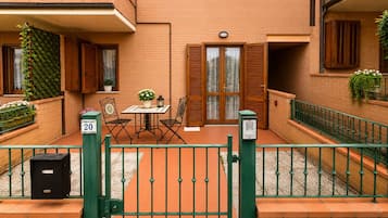 Comfort Studio, Hill View | Outdoor dining