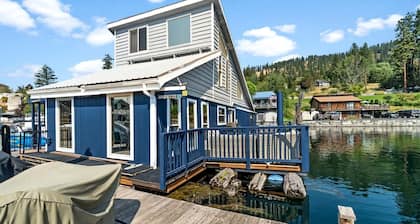 Unique Floating Home on Lake Pend O'reille near Coeur d’Alene, Perfect for a Weekend on the Water