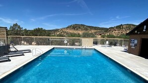Pool - Chic Weekend Getaway Perfect for Visiting the Grand Canyon in Utah (Orderville)
