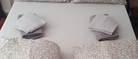 2 chambres, draps fournis