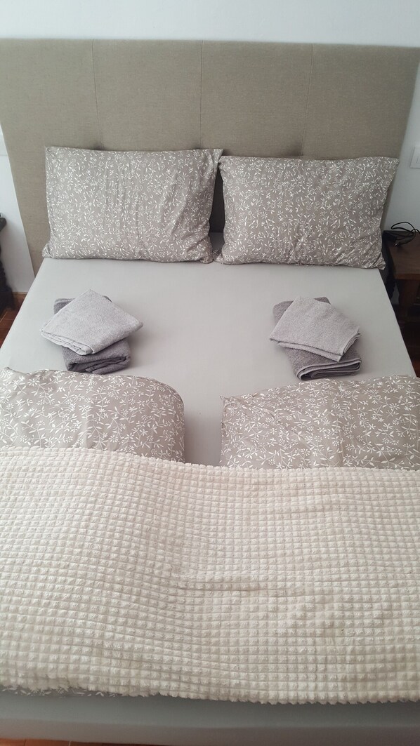 Bed sheets - Casa de la Mama. Your Home in Galicia on the Camino de Santiago in A Balsa / Triacastela (Triacastela)