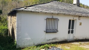 Unclassified image, 2 of 27, button - Your Home in Galicia on the Camino de Santiago in A Balsa / Triacastela (Triacastela)