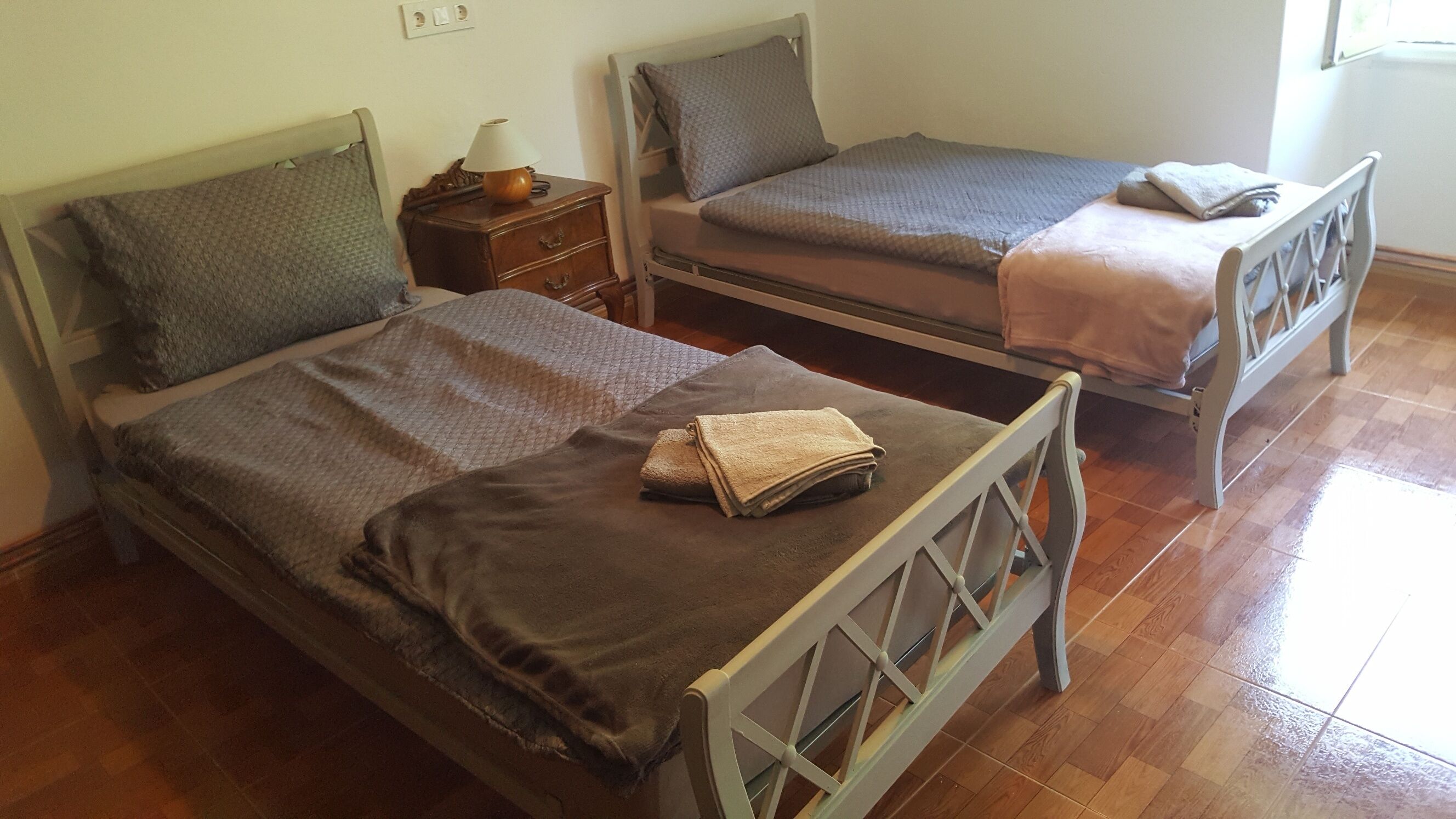 2 bedrooms, bed sheets