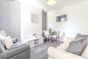 TV - Ideal for Contractors | Close to Hospital | Wi-Fi (Kettering)