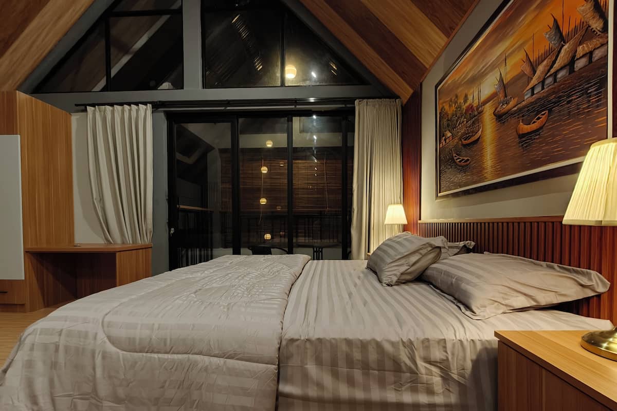 Superior Villa | Desk, iron/ironing board (on request), WiFi (free)