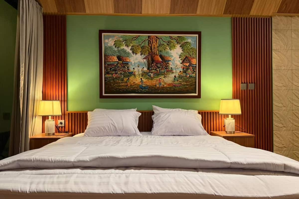 Deluxe Villa | Desk, iron/ironing board (on request), WiFi (free)