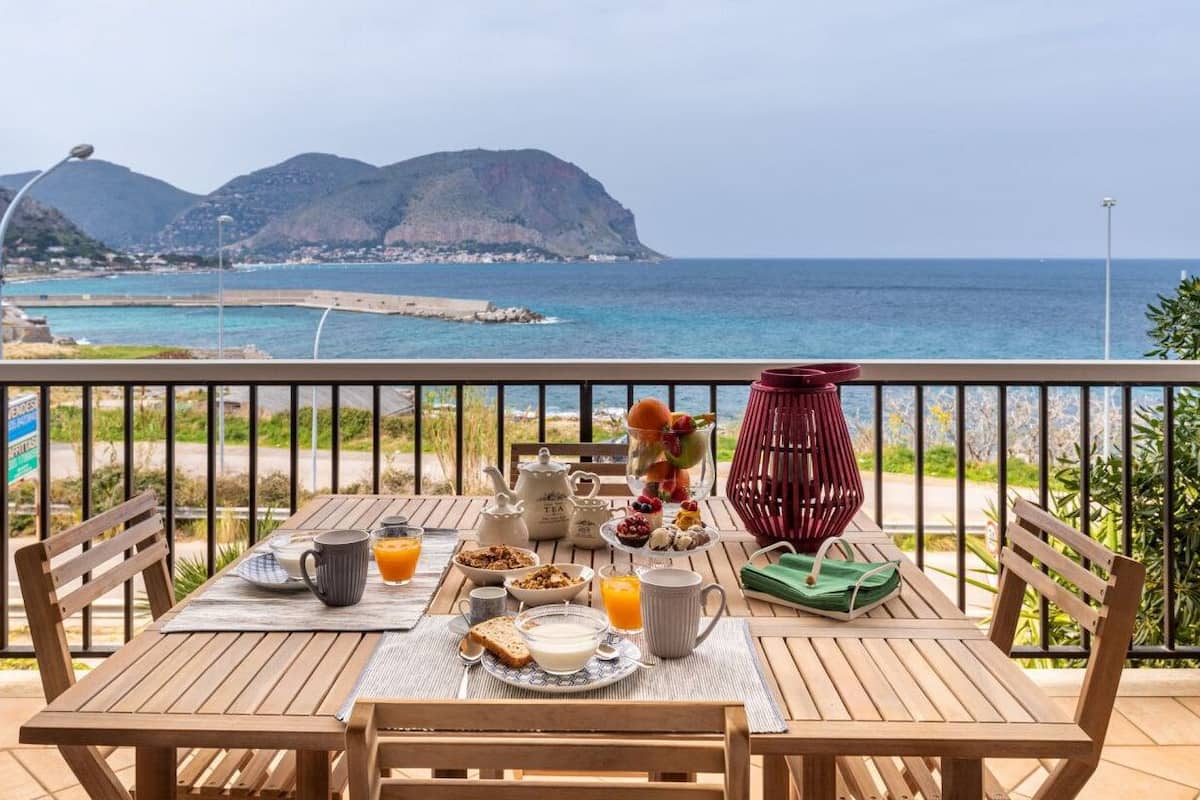 Deluxe Apartment, 2 Bedrooms, Sea View | WiFi (free)